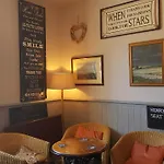 Bed & Breakfast The Ship 3*