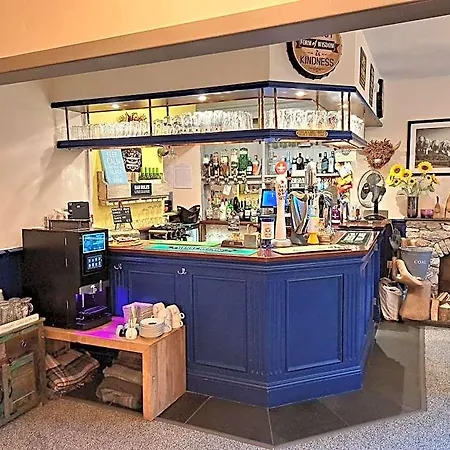 Bed and Breakfast The Ship 3*