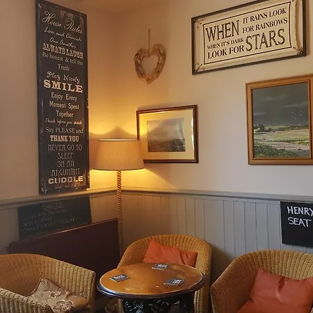Bed & Breakfast The Ship 3*