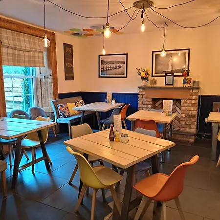 The Ship Bed & Breakfast 3*